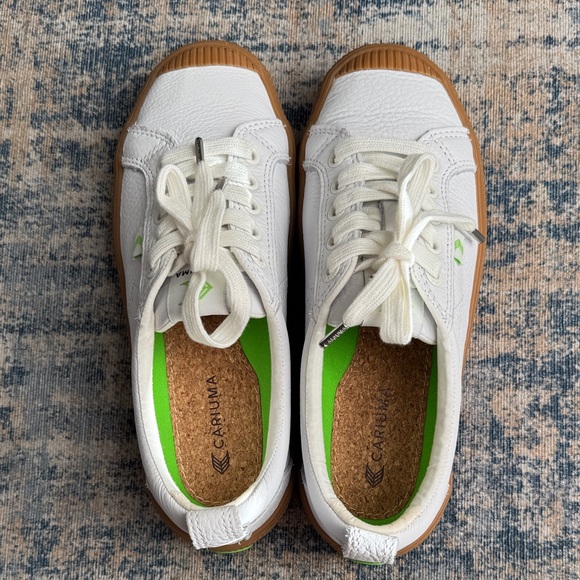 Cariuma Shoes - UEC - Cariuma OCA Low Gum White Premium Leather Sneakers - 6.5